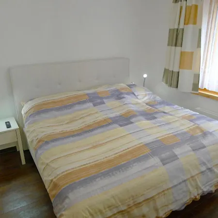 Apartment Zer Obro Schir Grachen